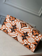 CRAFTY ONTHEGO GM 41 CARAMEL AND CREAM MONOGRAM GIANT CANVAS
