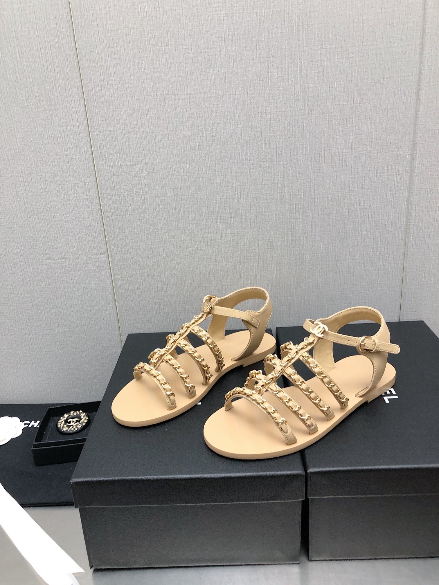 SANDALS BEIGE LAMBSKIN 01