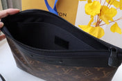 POCHETTE TO GO 30 MONOGRAM CANVAS
