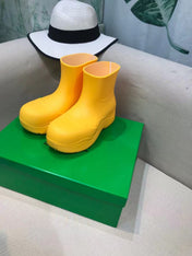PUDDLE ANKLE BOOT IN BRIGHT YELLOW RUBBER