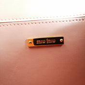LADY 20 HANDBAG IN CROCODILE PATTERN PINK PASTEL CALFSKIN