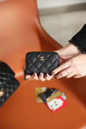 CC ZIPPED COIN BASIC PURSE 11 BLACK CAVIAR CALFSKIN GOLD ICON