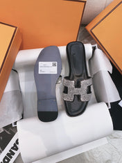 0ran Sandal Caviar Black Leather