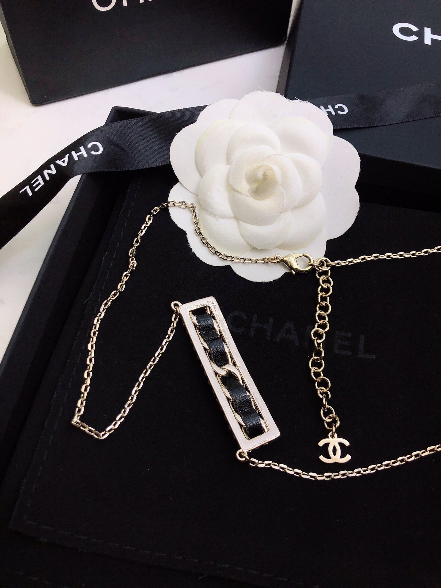 CHANEL 26S CHANEL CC LOGO CRYSTAL TRIM BAR PENDANT NECKLACE WITH BLACK LEATHER IN GOLD METAL 633315