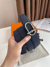 HM ITHAQUE BELT SILVER BUCKLE & REVERSIBLE NAVY BLUE AND BLACK LEATHER STRAP 38MM
