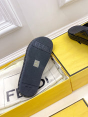 FENDI CROSSOVER SLIPPER IN BLACK CALFSKIN