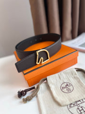 BOUCLE BELT BUCKLE & REVERSIBLE CHOCOLATE BROWN AND BLACK LEATHER STRAP 38MM GOLD HARDWARE