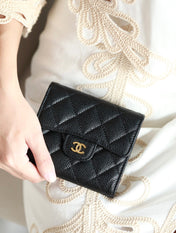 CC FLAP CARD HOLDER 11.5 BLACK GRAINED CALFSKIN GOLD ICON