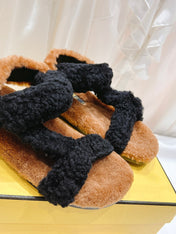FENDI DAD SANDAL IN BLACK MIX CINNAMON BROWN FLEECE