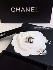 CHANEL 26S DOUBLE C LOGO BLACK CRYSTAL PAVE STUD EARRINGS IN SILVER METAL 633228
