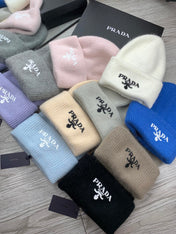 BEANIE HAT IN PALE GRAY WOOL 108746