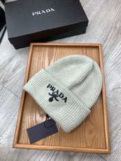 BEANIE HAT IN PALE GRAY WOOL 108746