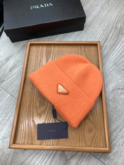 BEANIIE HAT IN CARROT ORANGE WOOL 335036
