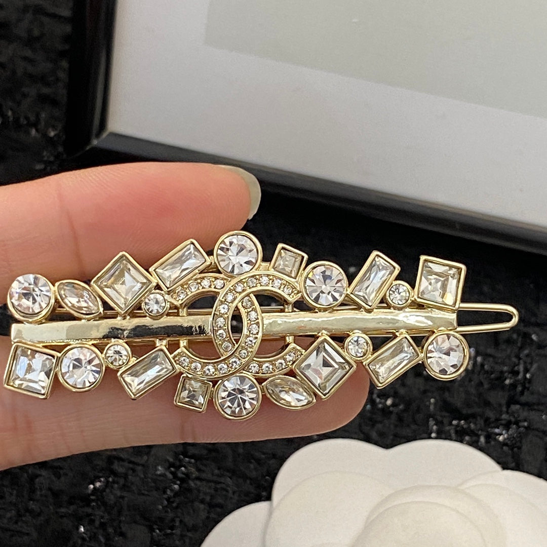 CHANEL 26S DOUBLE C LOGO CRYSTAL GEOMETRIC HAIR CLIP IN GOLD METAL 629931