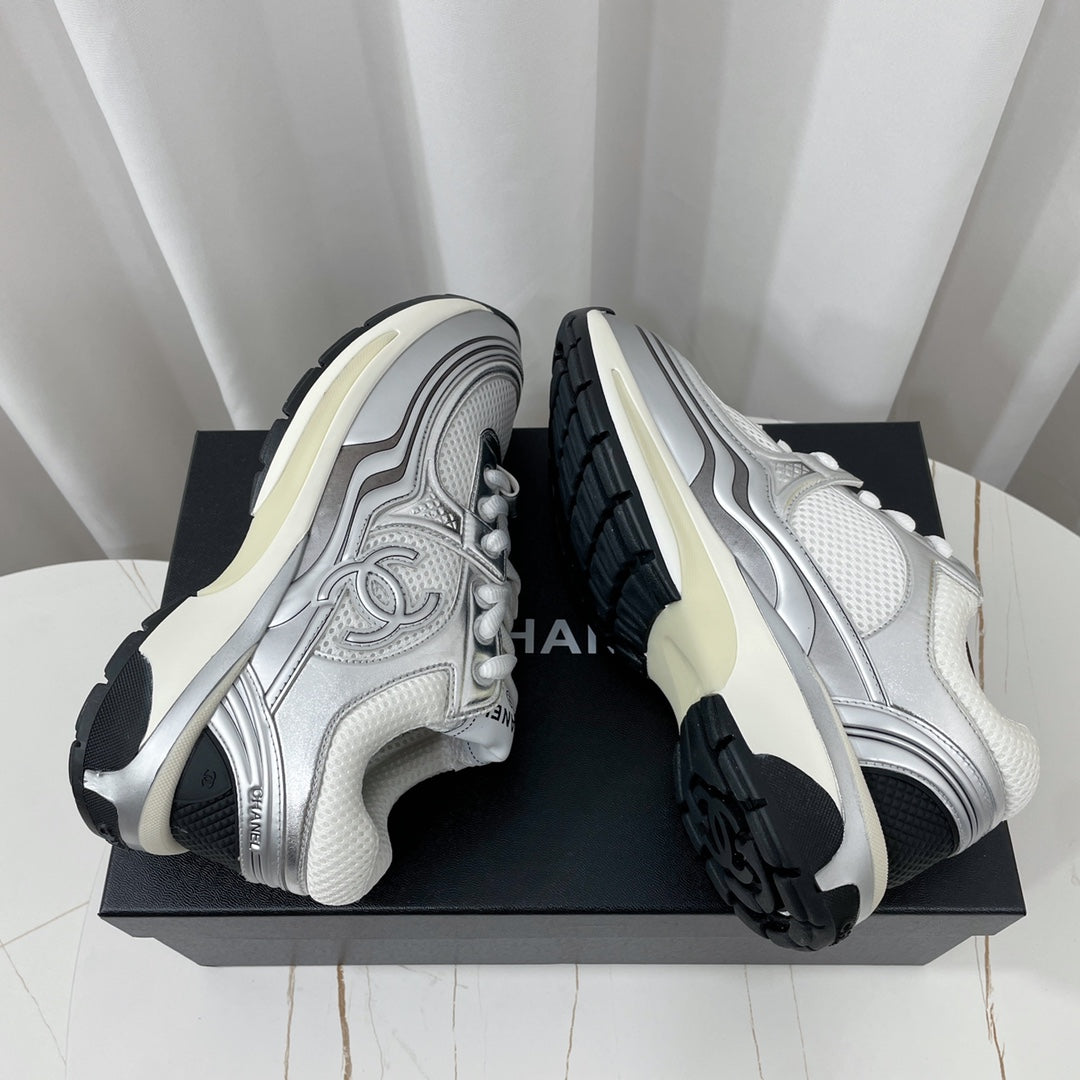 CHANEL 26S SNEAKER 35 MM IN WHITE FABRIC AND SILVER CALFSKIN LOW TOP