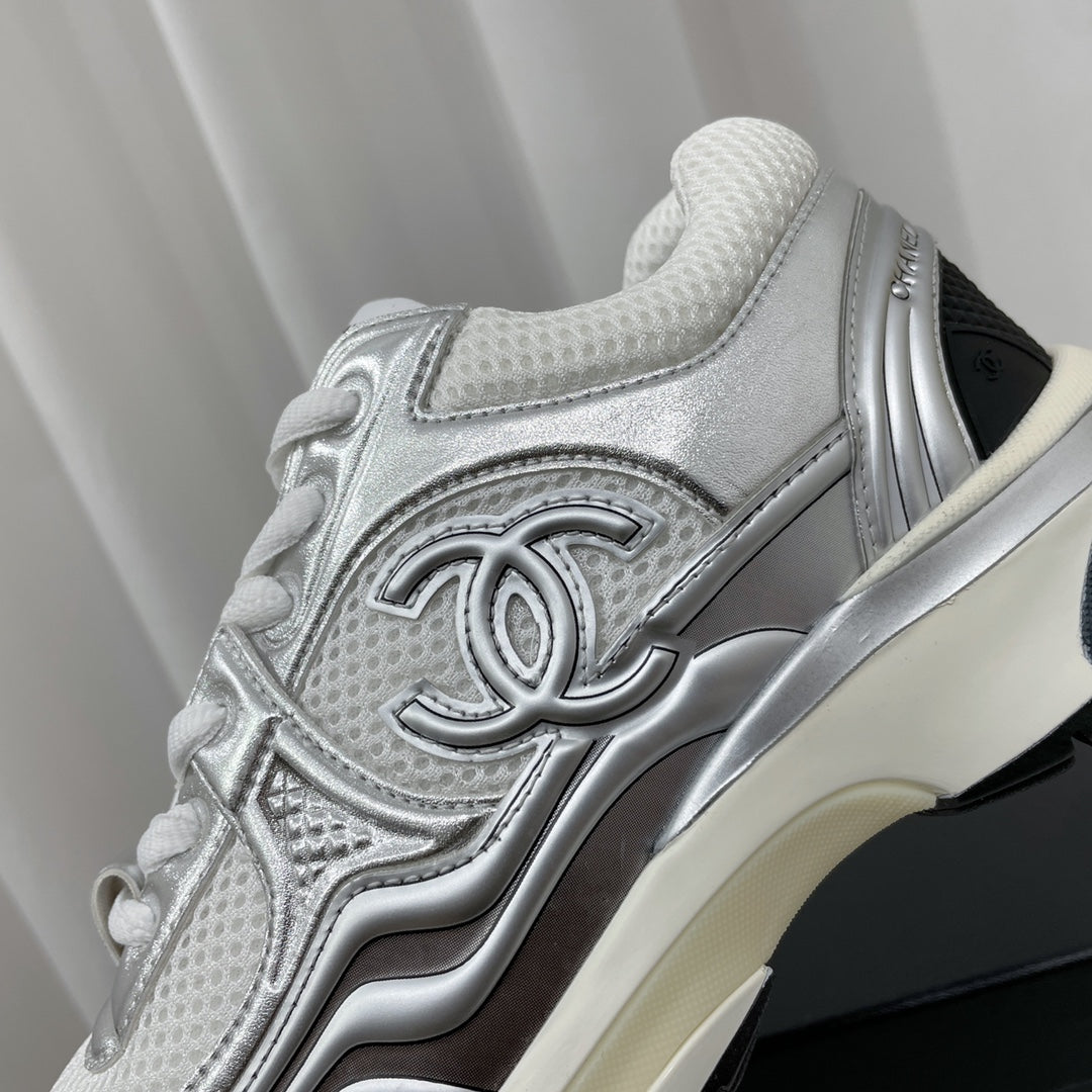CHANEL 26S SNEAKER 35 MM IN WHITE FABRIC AND SILVER CALFSKIN LOW TOP