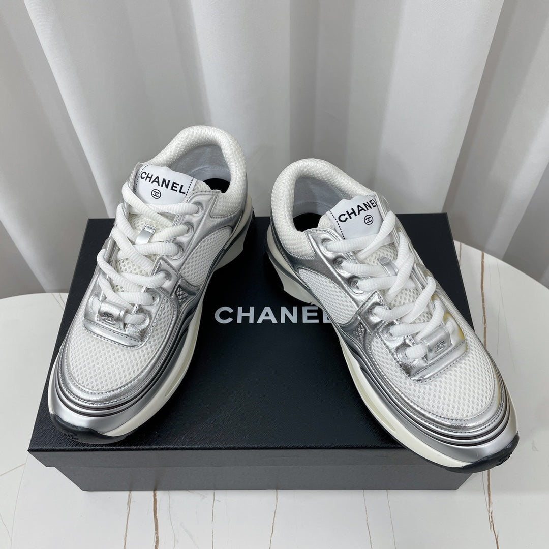 CHANEL 26S SNEAKER 35 MM IN WHITE FABRIC AND SILVER CALFSKIN LOW TOP