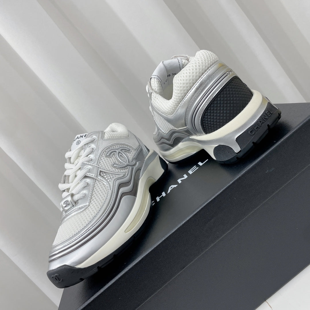 CHANEL 26S SNEAKER 35 MM IN WHITE FABRIC AND SILVER CALFSKIN LOW TOP