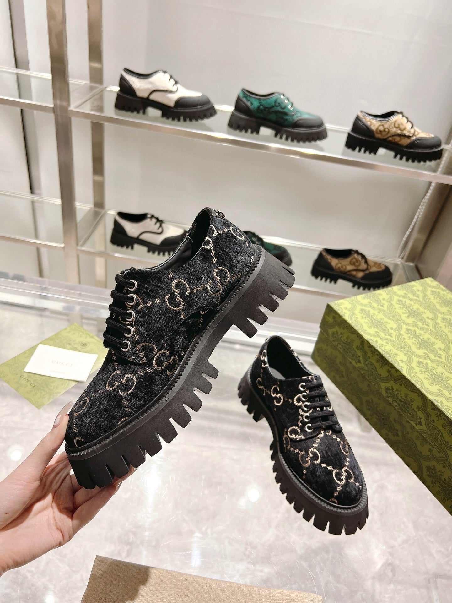 GUCCI 26S LACE-UP SHOES IN BLACK VELVET STYLE 4