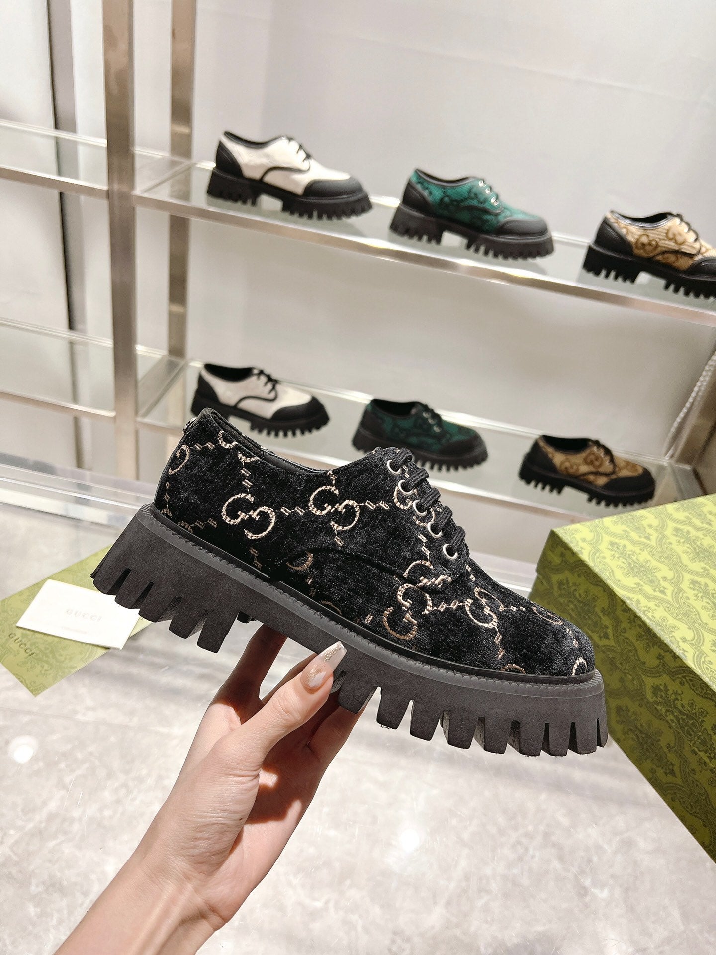 GUCCI 26S LACE-UP SHOES IN BLACK VELVET STYLE 4