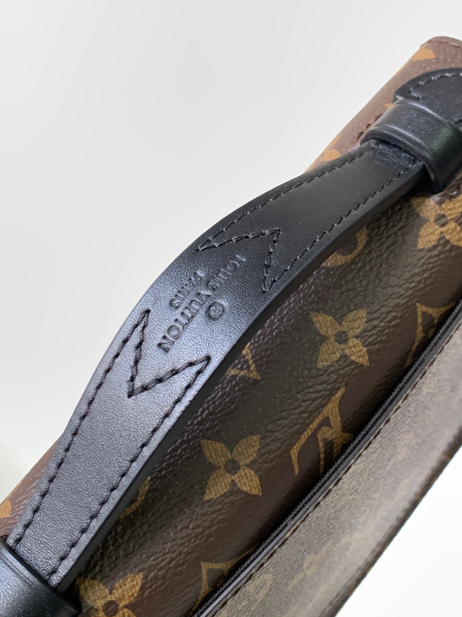 LV 25S S LOCK MESSENGER BAG 21 IN PURPLE AND BROWN MONOGRAM MACASSAR CANVAS