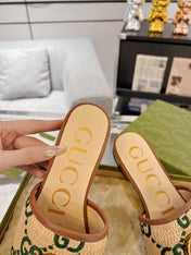 GG EXCLUSIVE SLIDE SANDAL CARAMEL SEDGE