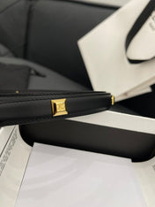 CL SMALL 18 MM TRIOMPHE BELT IN TAURILLON BLACK LEATHER GOLD HARDWARE