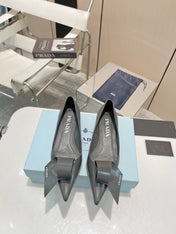 POINTED TOE PUMPS KITTEN HEEL IN GRAY GLOSSY LAMBSKIN WITH BOW