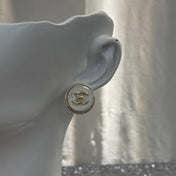 CHANEL 26S DOUBLE C LOGO ROUND WHITE RESIN STUD EARRINGS IN GOLD METAL 633348