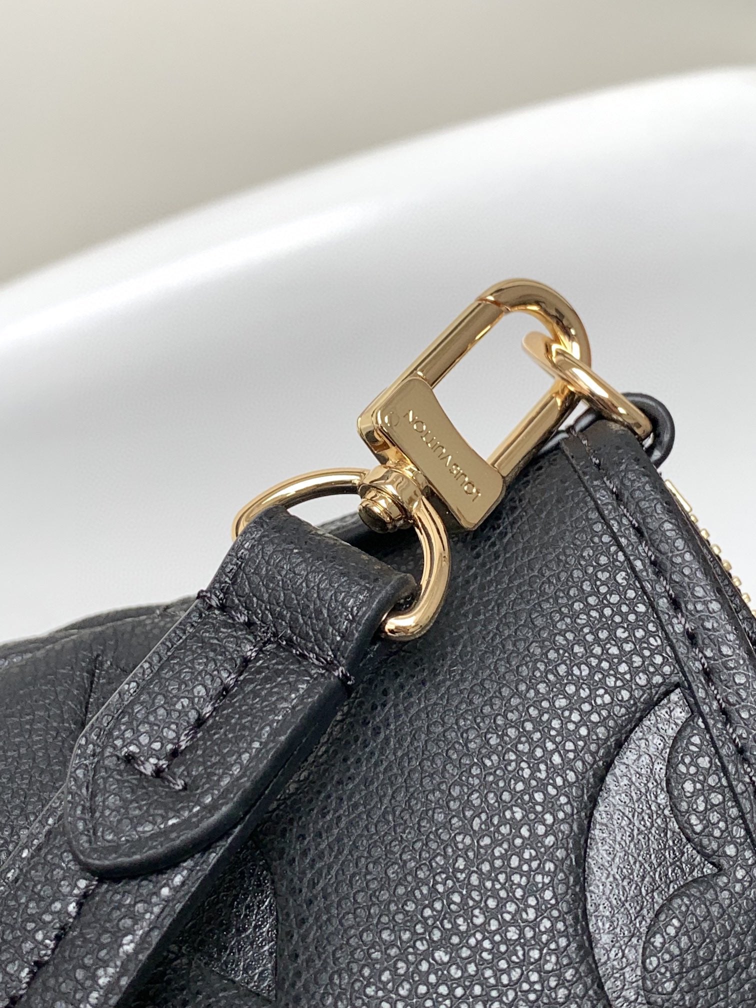 LV 25S TRIANON MM BAG 36 IN BLACK CALFSKIN GOLD HARDWARE