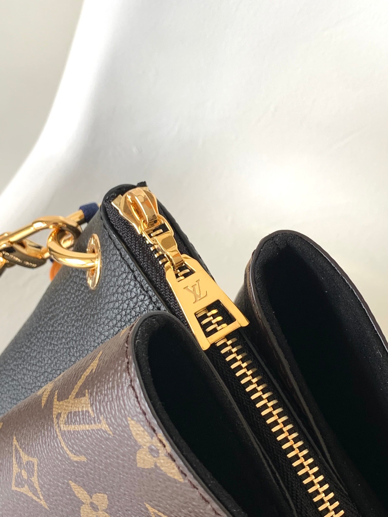 LV 25S OPÉRA MEDIUM BAG 26 IN BROWN AND BLACK MONOGRAM CALFSKIN GOLD HARDWARE