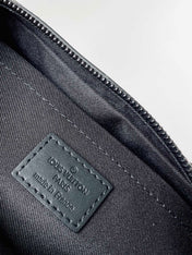 LV 25S FASTLINE MESSENGER BAG 23 IN BLACK CALFSKIN