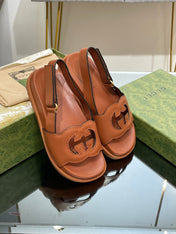 GG INTERLOCKING G CUT OUT SANDAL CARAMEL LAMBSKIN