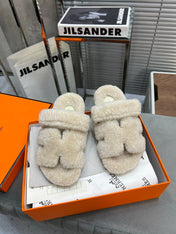 CHYPRE SLIPPERS IN BISQUE BEIGE LAMB WOOL