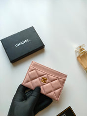 CC CARD HOLDER 11.2 PALE PINK GRAINED CALFSKIN GOLD ICON