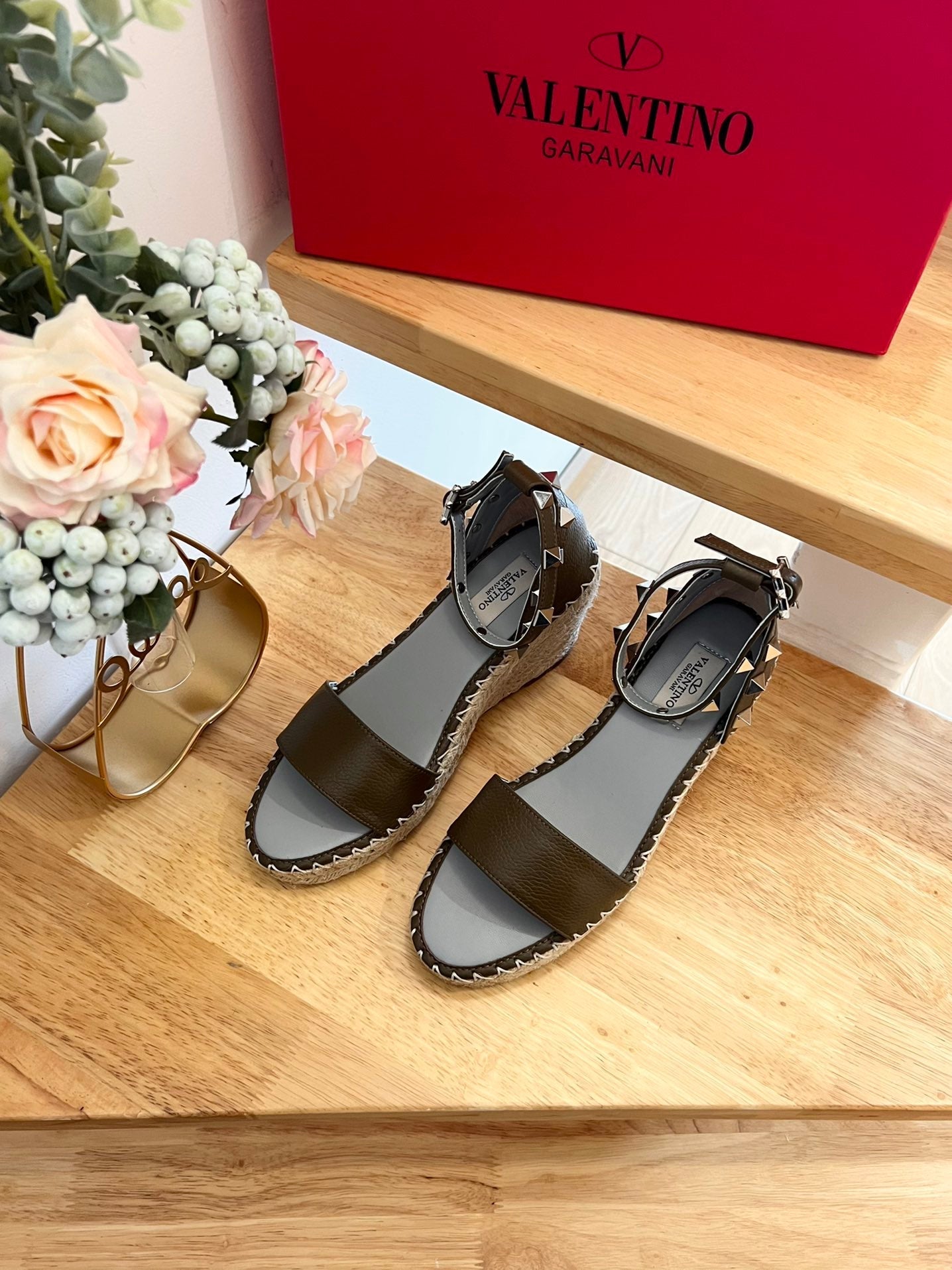 VALENTINO 26S WEDGE SANDALS IN OLIVE GREEN CALFSKIN
