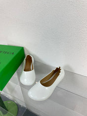 ATOMIC BALLERINA FLAT IN WHITE CALFSKIN