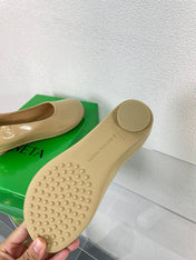 ATOMIC BALLERINA FLAT IN BISQUE BEIGE CALFSKIN
