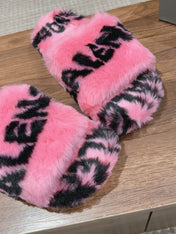 LAMB WOOL SLIPPER PINK AND BLACK
