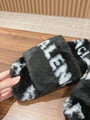 LAMB WOOL SLIPPER BLACK AND WHITE