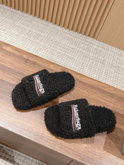 FURRY SLIDES IN BLACK CURLY SHEARLING