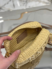 CAMERA BAG 20 IN BEIGE WOVEN RAFFIA