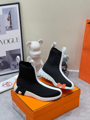H FUN CLASSIC SNEAKER STYLISH BLACK AND WHITE LINE FABRIC