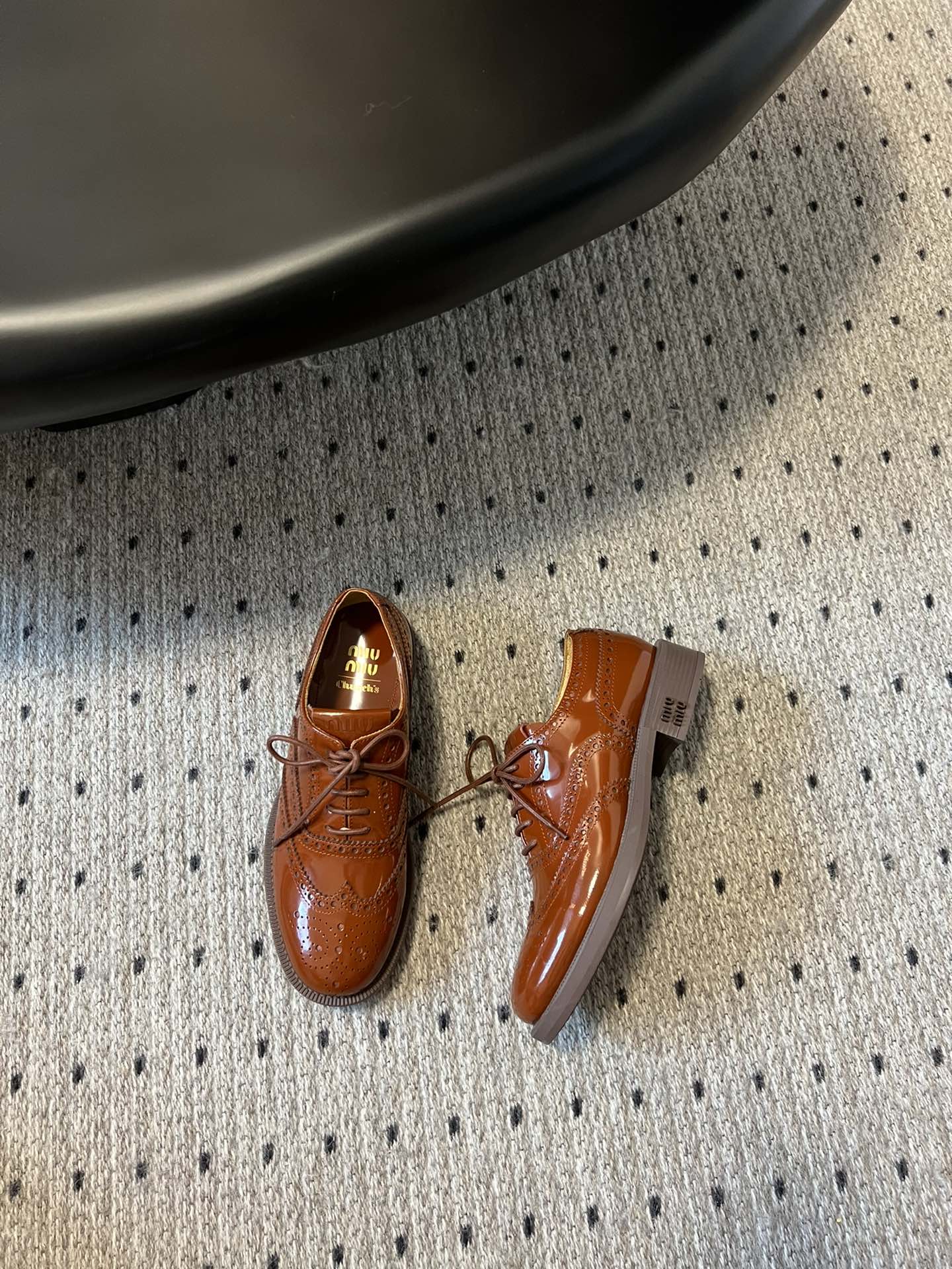 MIUMIU 26S LACE-UP BROGUE LOAFERS IN RUST ORANGE PATENT CALFSKIN