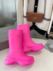 CROCS BOOTS IN BRIGHT PINK RUBBER