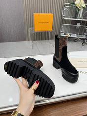 LV WOMEN SHORT BOOT IN BLACK SUEDE AND CHOCOLATE BROWN CALFSKIN
