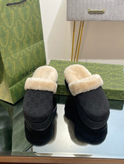 GG MOLLY MULE IN BLACK MONOGRAM JACQUARD FABRIC AND SHEARLING LINING