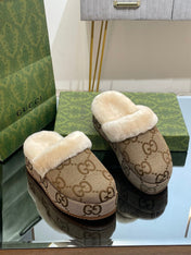 GG MOLLY MULE IN CAMEL BROWN MONOGRAM JACQUARD FABRIC AND SHEARLING LINING