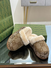 GG MOLLY MULE IN CAMEL BROWN MONOGRAM JACQUARD FABRIC AND SHEARLING LINING