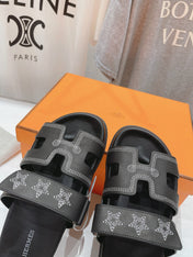 STAR-PATTERNED SANDAL BLACK  CALFSKIN